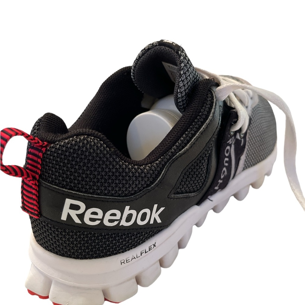 REEBOK SNEAKERS / Size 8.5